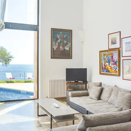 Holiday home Amazing In With House Sea View *
